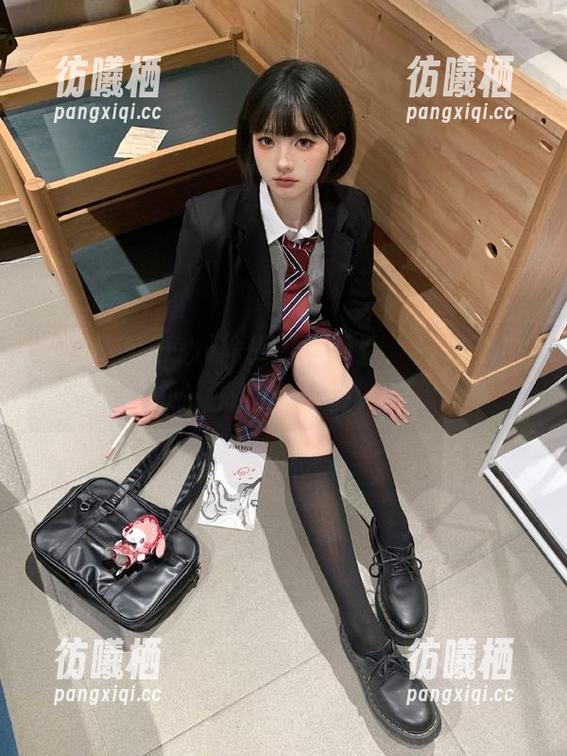 17吃瓜中心 偷偷进来观看,17吃瓜中心的入口带你走入八卦天地