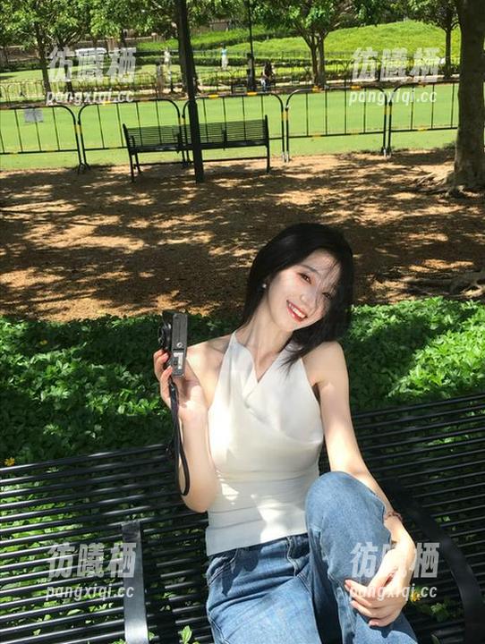 51bl 在“51bl5”首页听见了那些奇葩配对,心里一万个肤浅的疑问围绕着我。