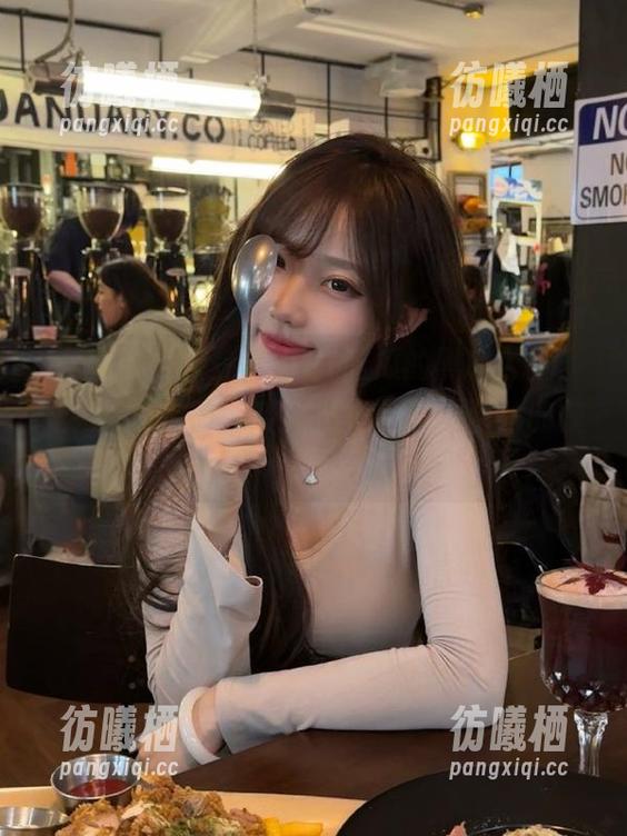 51吃瓜 当你穿过51吃瓜的黑料入口,我打赌你会瞬间变得贼期待那种隐秘的快感