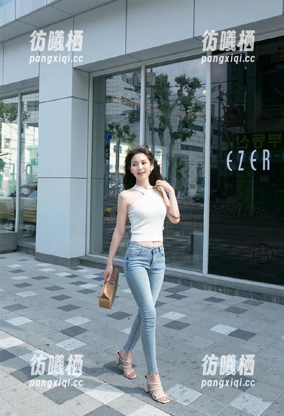 51吃瓜群众 一秒钟前我还是个安静的美男子,打开51吃瓜群众网站后……