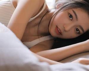 在91吃瓜网看了些个分享，站着的姿势也不自觉变得清奇起来。
