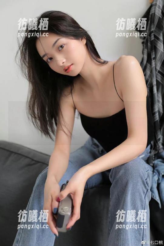 zzzttt zzzttt黑料不打烊万篇长征在线,带你永不迷路,不如说教你如何在瓜田里闲逛!