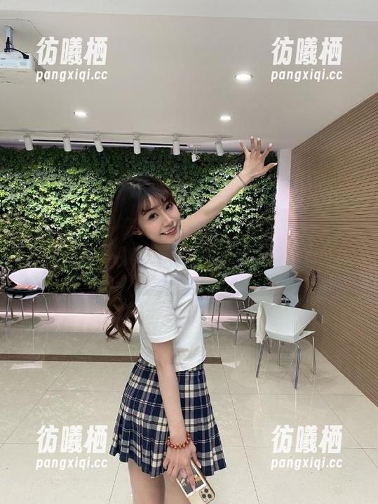 吃瓜黑料 在线埋在“吃瓜黑料”首页的那些事儿,时而忍俊不禁,时而捂脸自叹。