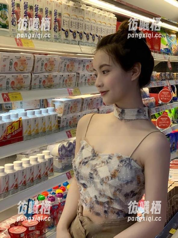 国产黑料 网站上的国产黑料:今天吃瓜,又被恶搞吃了一嘴沙。