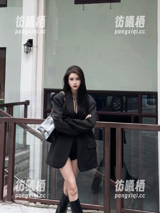 黑料吃瓜网 黑料吃瓜网,在线视频照着我脸上砸下来的梗都快成形了!