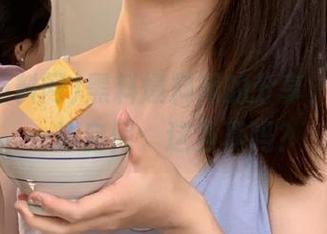 黑料爆料网的分享，一边看一边自问：这当真吗？