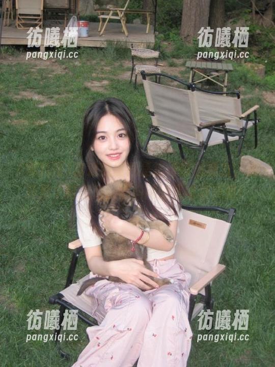 这波热度我是追得特别费力，点开那个链接后，黑料网的黑暗真美丽！