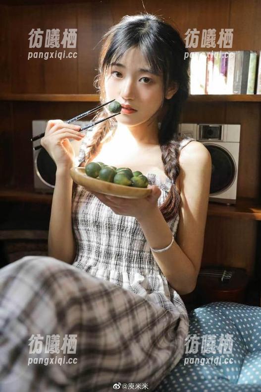 黑网料 我点开黑网料的链接,没想到看了别人家的月光宝盒,真让人眼前一亮!